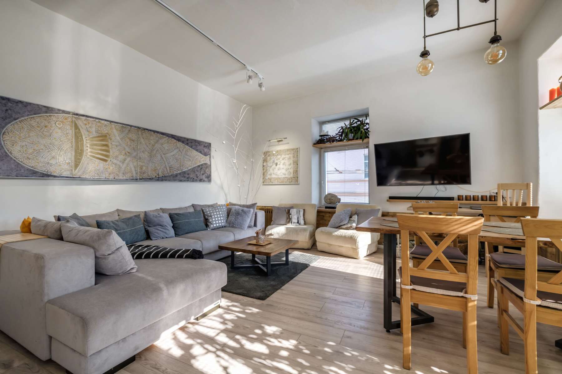 Eye-Catching Decor Pieces